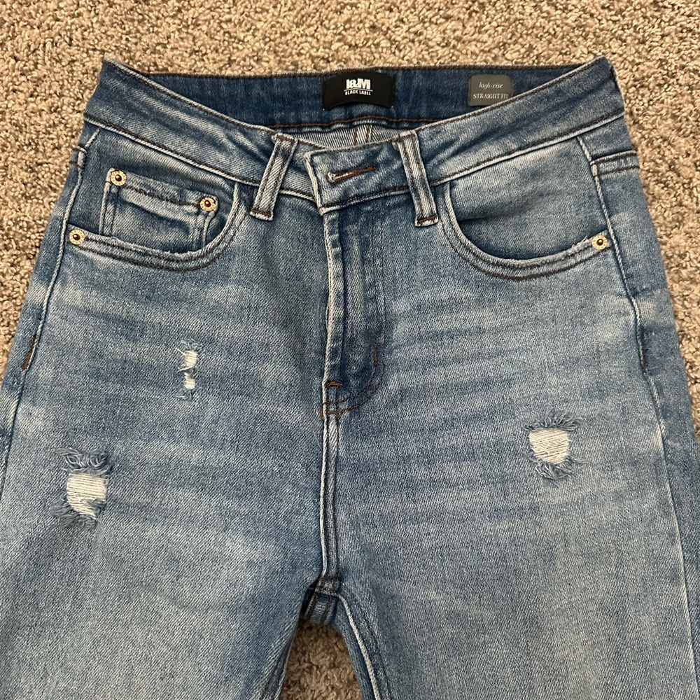 Light Wash Ripped Jeans - Picture 6 of 6